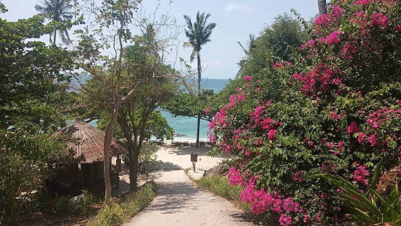 Camino a la playa de Sai deng