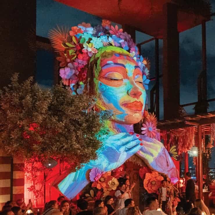 rooftop bar con ambiente en bangkok